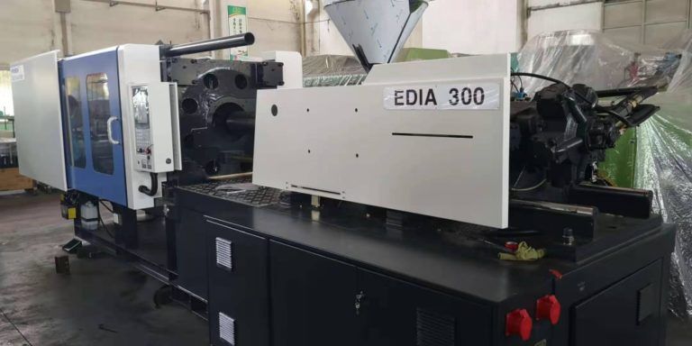 Термопластавтомат Hyundai EDIA 300, бункер-сушилка, загрузчик и дробилка для производства автомобильных зеркал без перебоев в производстве